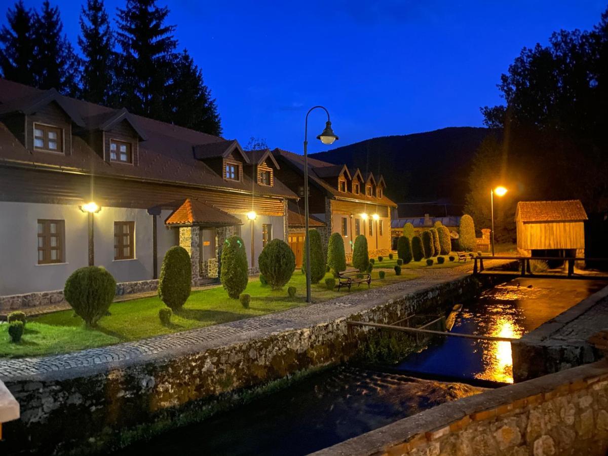 Hotel Gacka Оточац Екстер'єр фото