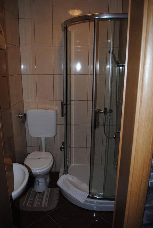 Hotel Gacka Оточац Екстер'єр фото