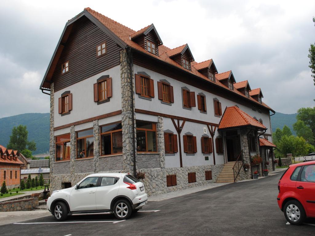 Hotel Gacka Оточац Екстер'єр фото