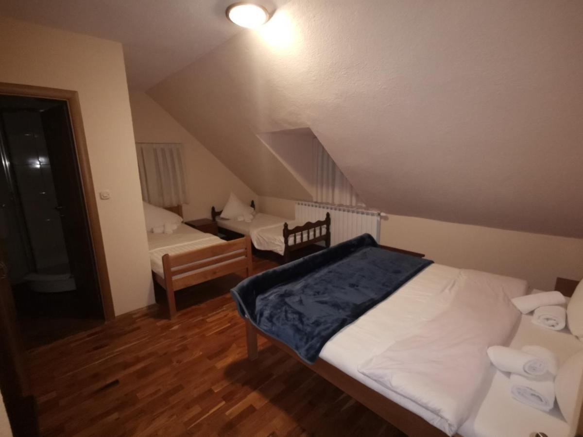 Hotel Gacka Оточац Екстер'єр фото
