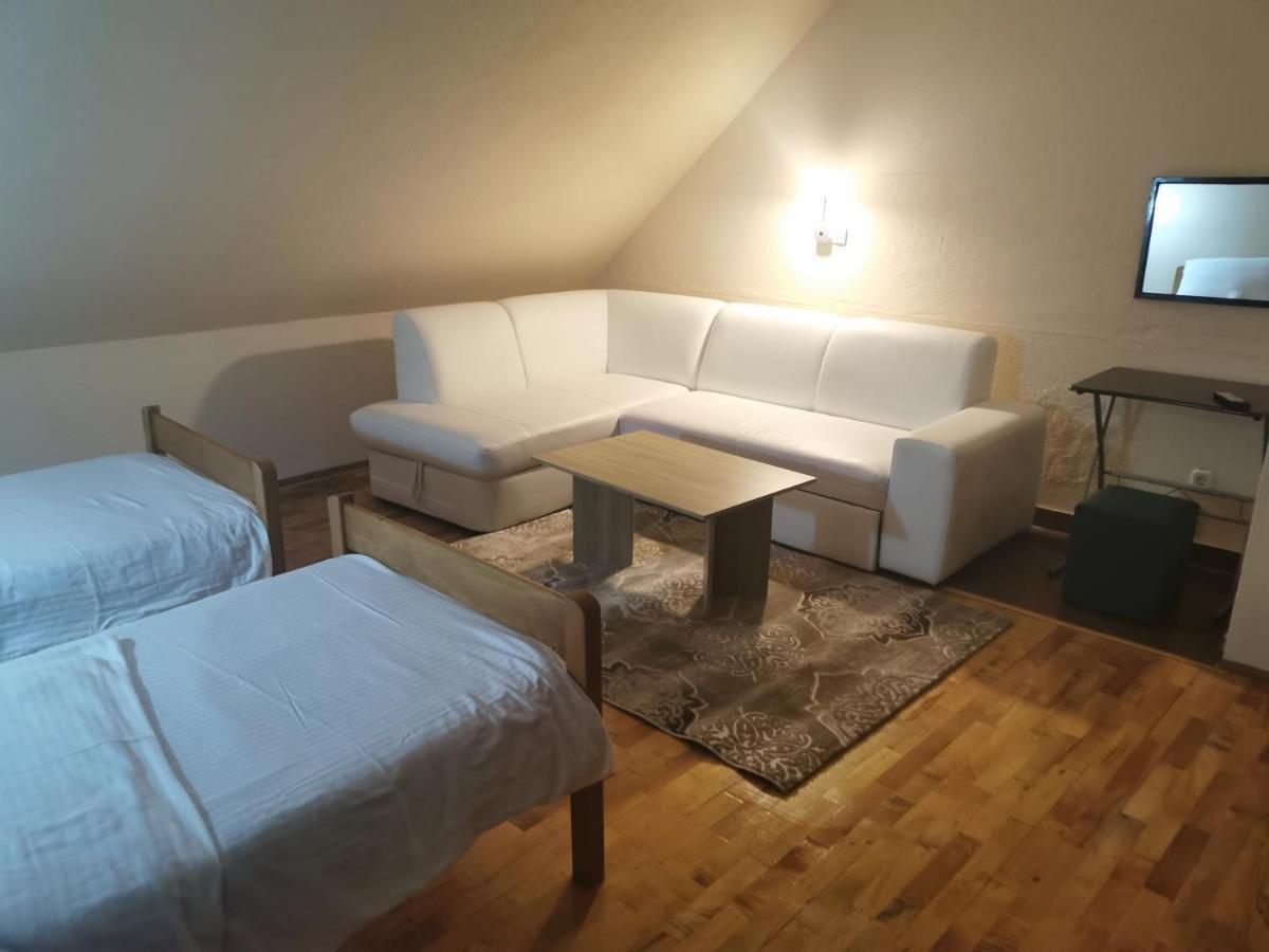 Hotel Gacka Оточац Екстер'єр фото