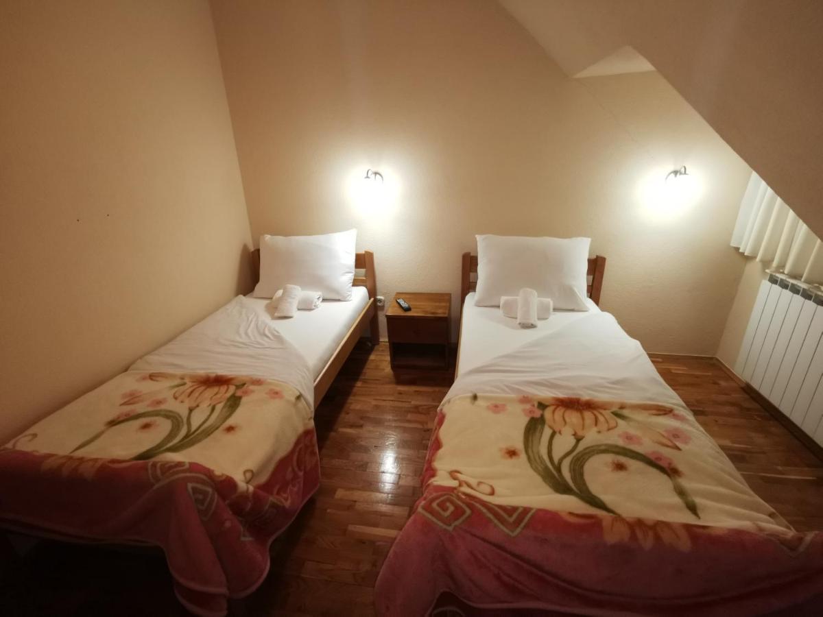Hotel Gacka Оточац Екстер'єр фото