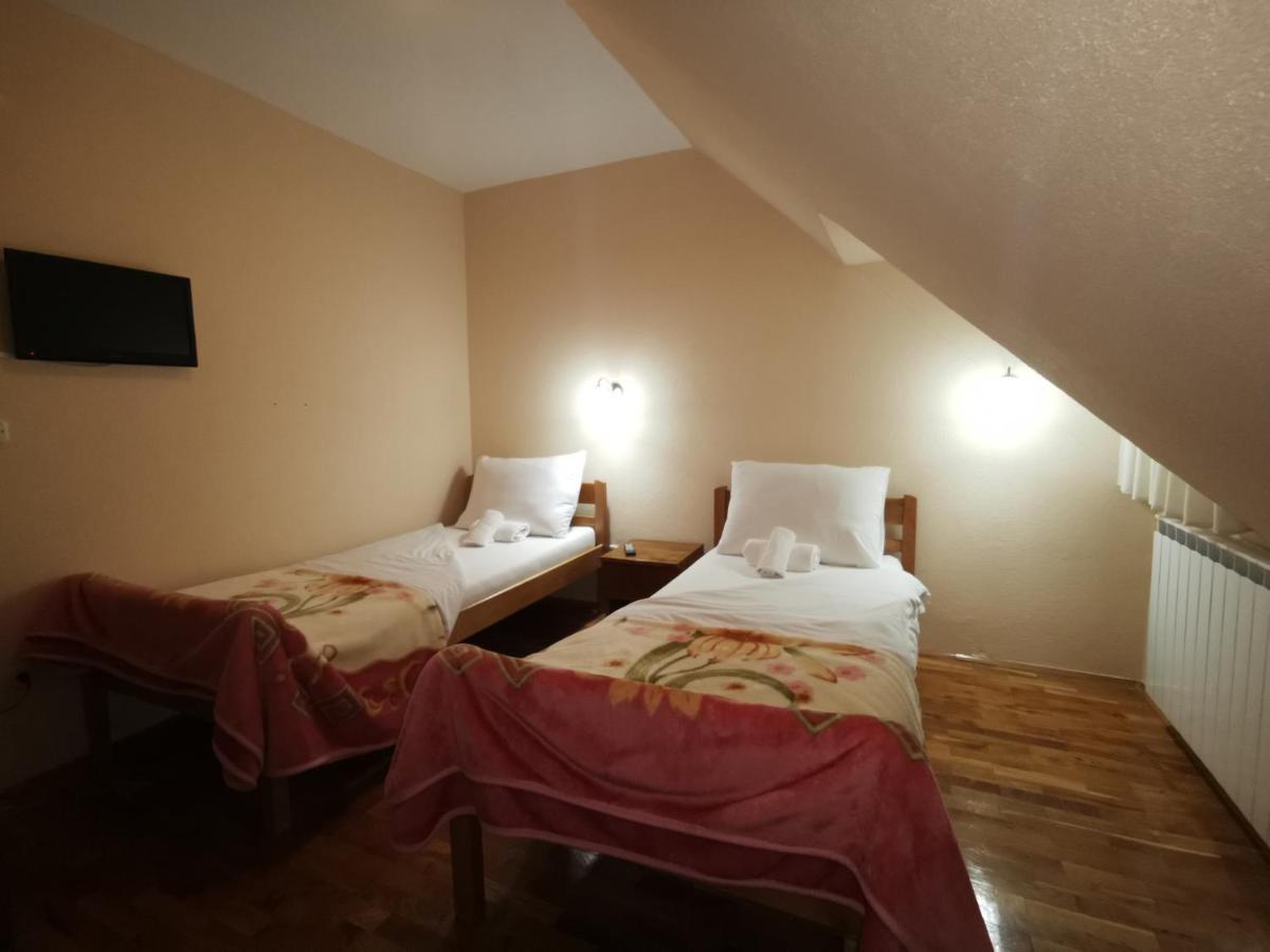 Hotel Gacka Оточац Екстер'єр фото